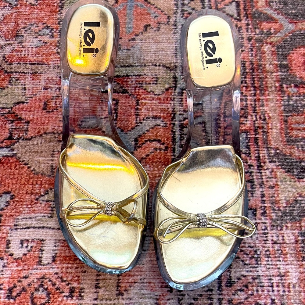 Super cute, vintage, Rare, L.E.I. clear heels with gold accents and tiny bow.